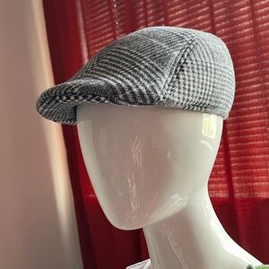 Gray Houndstooth Newsboy Cap